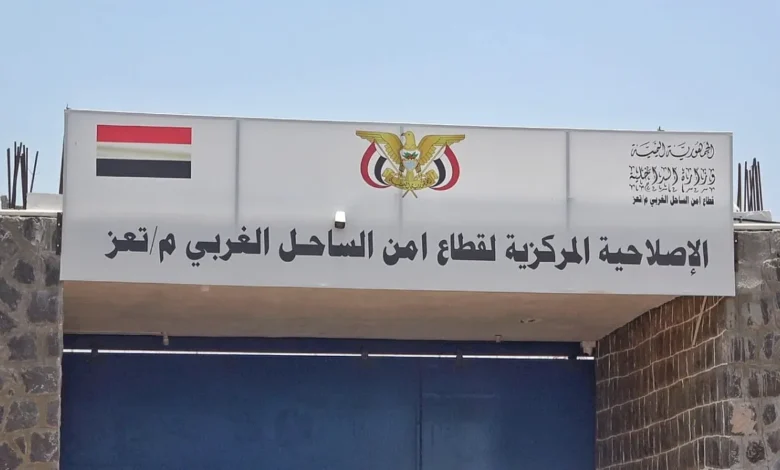 ضبط متهمة بقتل زوجة أبيها في تعز وإحالتها للنيابة في المخا 1 ضبط متهمة بقتل زوجة أبيها في تعز وإحالتها للنيابة في المخا