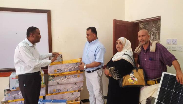 الشعبي يدعم إدارة التربية في مديرية التواهي بمنظومة طاقة شمسية 1 الشعبي يدعم إدارة التربية في مديرية التواهي بمنظومة طاقة شمسية