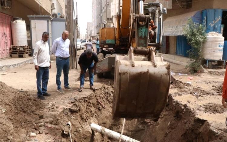 باخبيرة يطلع على سير تنفيذ مشروع صرف صحي جديد في مديرية المنصورة