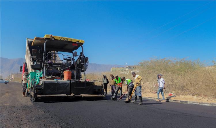 تدشين مشروع إصلاح وسفلتة شوارع مديرية لودر 1 تدشين مشروع إصلاح وسفلتة شوارع مديرية لودر
