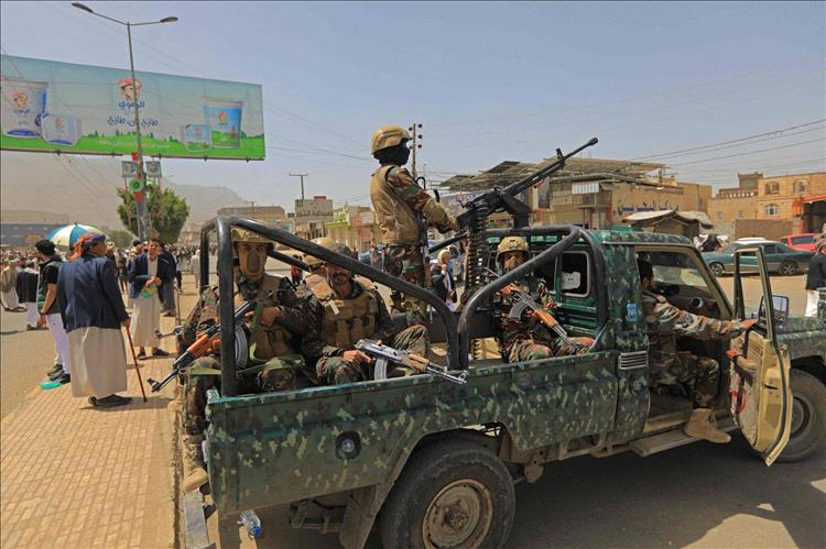 مليشيا الحوثي توسع ضغوطها على القطاع الخاص بحملة مالية تستهدف الوكالات التجارية