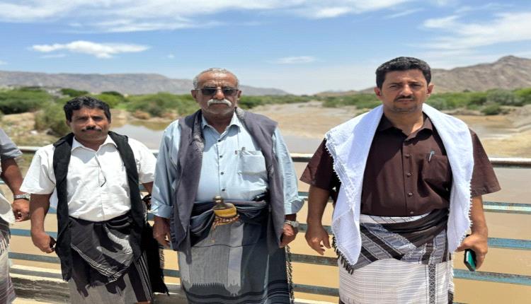 لجنة الطوارئ تباشر عملها لحصر اضرار السيول بمديرية بيحان 1 لجنة الطوارئ تباشر عملها لحصر اضرار السيول بمديرية بيحان