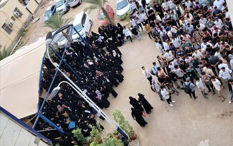 طلاب جامعة العلوم والتكنولوجيا بعدن يشنون إضراباً احتجاجاً على رفع الرسوم الدراسية 1 طلاب جامعة العلوم والتكنولوجيا بعدن يشنون إضراباً احتجاجاً على رفع الرسوم الدراسية