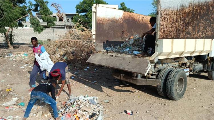 أبين.. تدشين حملة نظافة واسعة لمدرسة الزهراء للبنات بمديرية أحور 1