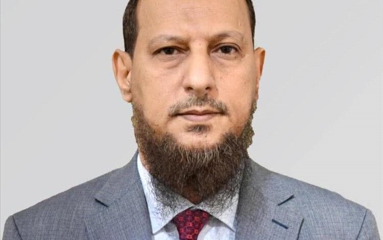 محافظ عدن يوجّه بسرعة رعاية مصابي انهيار عمارة التواهي وتوفير سكن للمتضررين