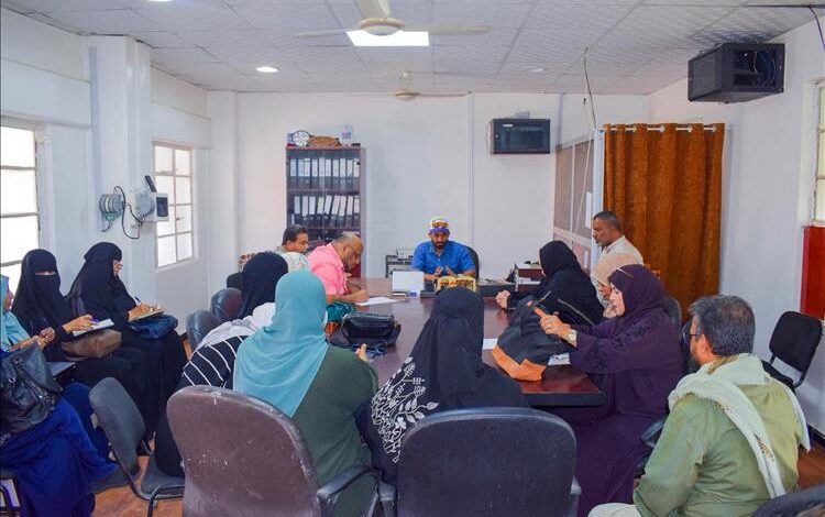 مدير مديرية صيرة يناقش أوضاع العملية التعليمية وسبل تطويرها