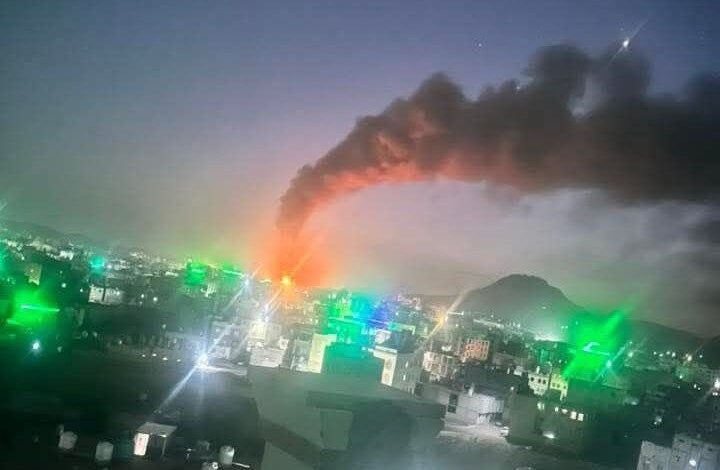 غارات إسرائيلية تستهدف محطة كهرباء في صنعاء 1 غارات إسرائيلية تستهدف محطة كهرباء في صنعاء
