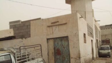الحوثيون يغلقون مسجدا في الحديدة ويحولونه لمخزن خاص بهم