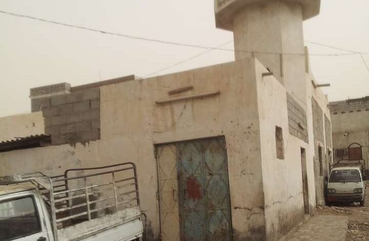 الحوثيون يغلقون مسجدا في الحديدة ويحولونه لمخزن خاص بهم