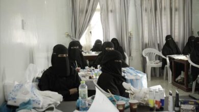 تدشين دورة تدريبية في الرسم على القماش ضمن مشروع «ألوان سقطرى»