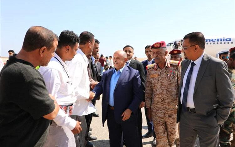 الخنبشي يصل المكلا لتسلّم مهامه محافظاً لحضرموت