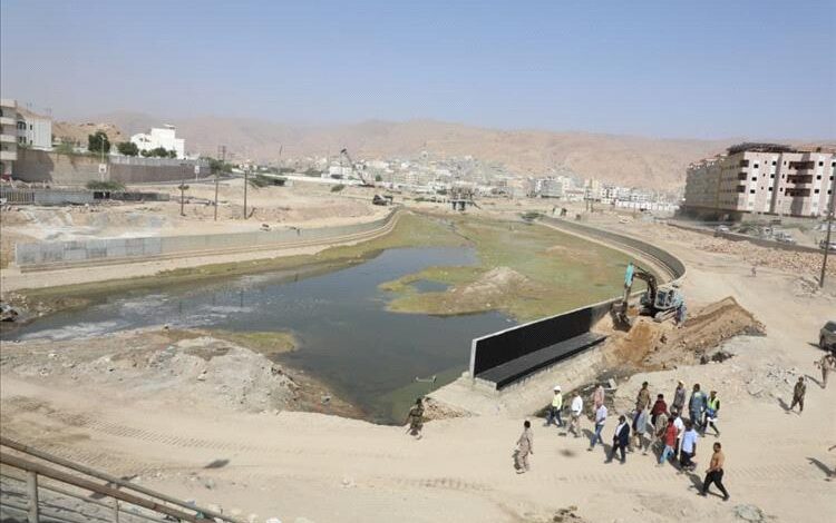 محافظ حضرموت يتفقد سير العمل في المرحلة الثانية من مشروع خور المكلا