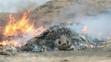 مكتب الصناعة والتجارة بالمهرة يُتلف أكثر من 3 أطنان من السلع الغذائية المحظورة