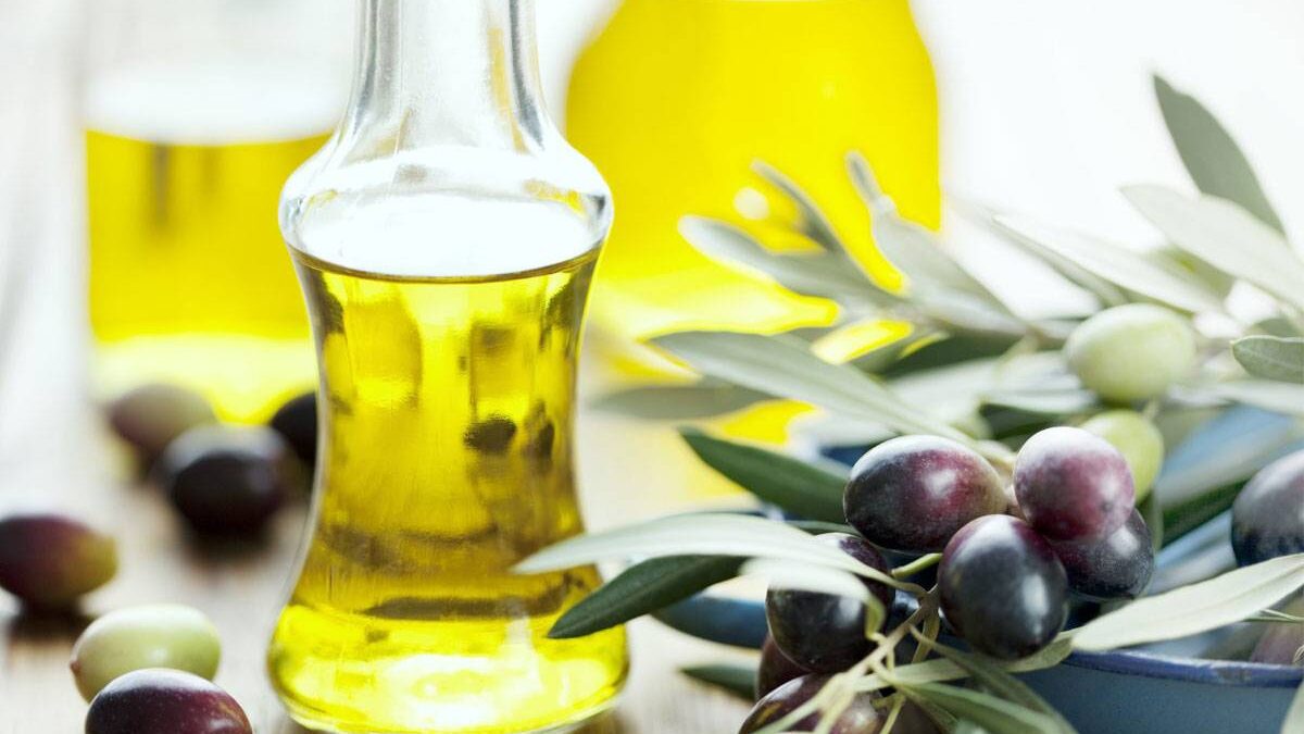 فوائد تناول زيت الزيتون على معدة فارغة 1 فوائد تناول زيت الزيتون على معدة فارغة
