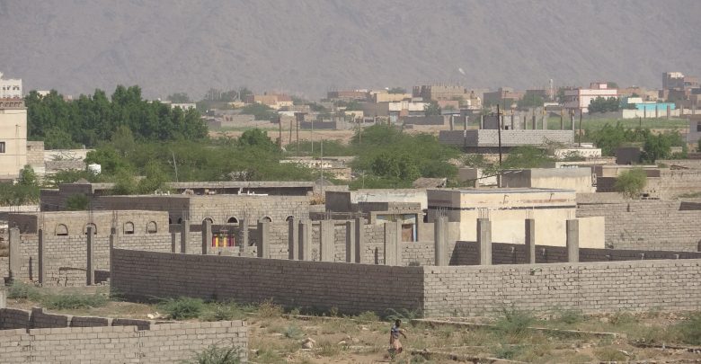 خروقات حوثية جديدة على الأحياء السكنية في حيس 1 خروقات حوثية جديدة على الأحياء السكنية في حيس