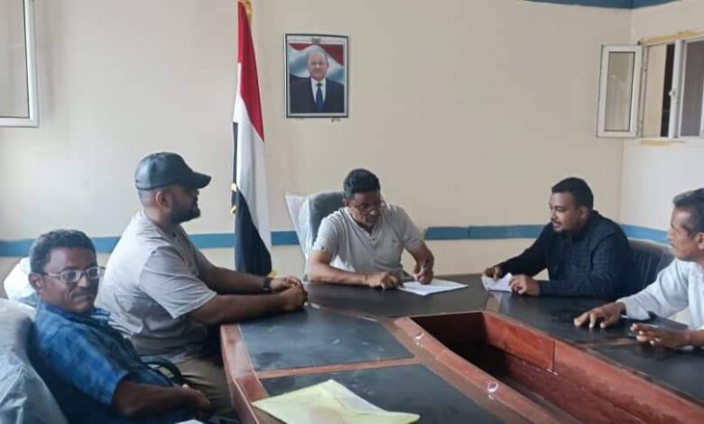 مدير تربية الحديدة و منظمة المجلس الدنماركي للاجئين يوقعان اتفاقية تعاون مشترك