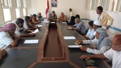 مدير التربية بالحديدة يرأس اجتماعاً للإدارات التربوية ومدراء المدارس