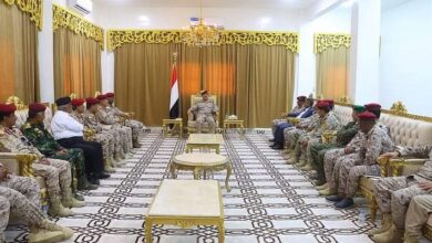 وزير الدفاع يعقد اجتماعًا موسعًا بقيادة محور الغيضة