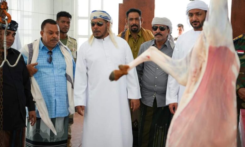 محافظ سقطرى يدشن توزيع أضاحي العيد بدعم من الهلال الإماراتي 1 محافظ سقطرى يدشن توزيع أضاحي العيد بدعم من الهلال الإماراتي