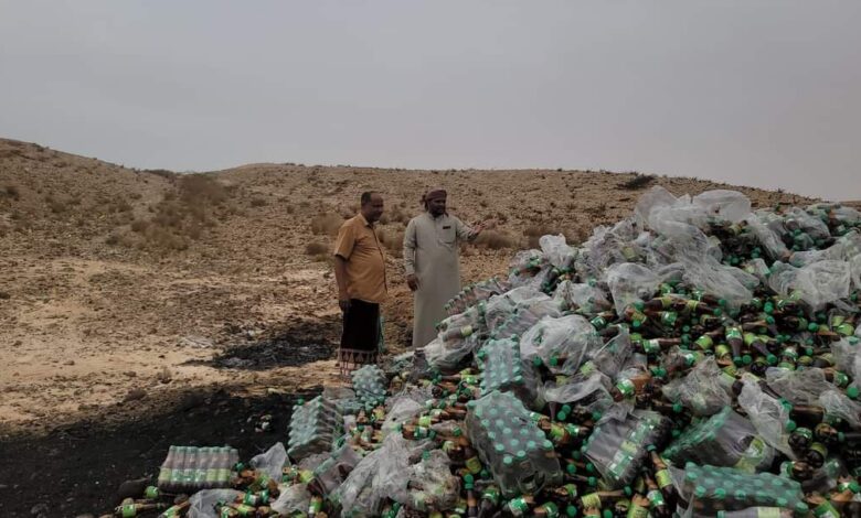 الصناعة والتجارة بالمهرة تتلف 17 طناً من مشروب الشعير منتهي الصلاحية 1 الصناعة والتجارة بالمهرة تتلف 17 طناً من مشروب الشعير منتهي الصلاحية