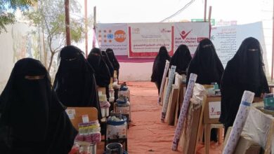 الحديدة.. فورهيومن توزع حقائب التمكين الاقتصادي لمتدربات سبل العيش في حيس