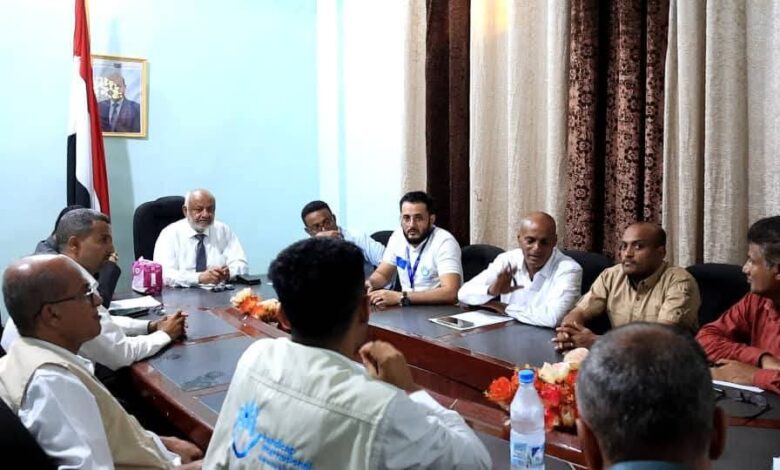 الحديدة.. المحافظ يناقش مع "هانديكاب إنترناشيونال" دعم ضحايا الألغام وإنشاء مركز أطراف صناعية