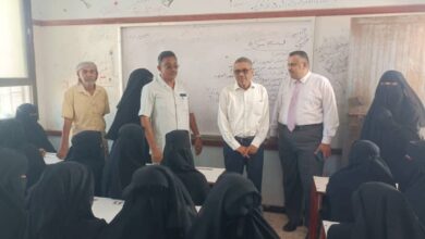 الحديدة.. وكيل وزارة التربية يتفقد مدارس الخوخة وحيس ويطلع على واقع التعليم الميداني