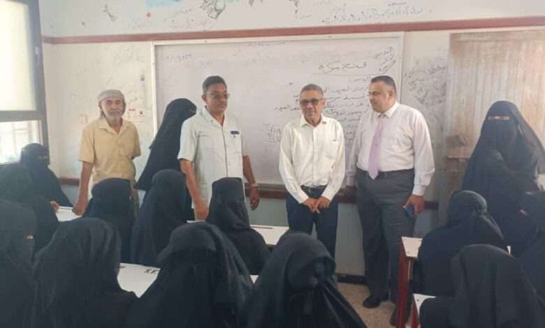 الحديدة.. وكيل وزارة التربية يتفقد مدارس الخوخة وحيس ويطلع على واقع التعليم الميداني