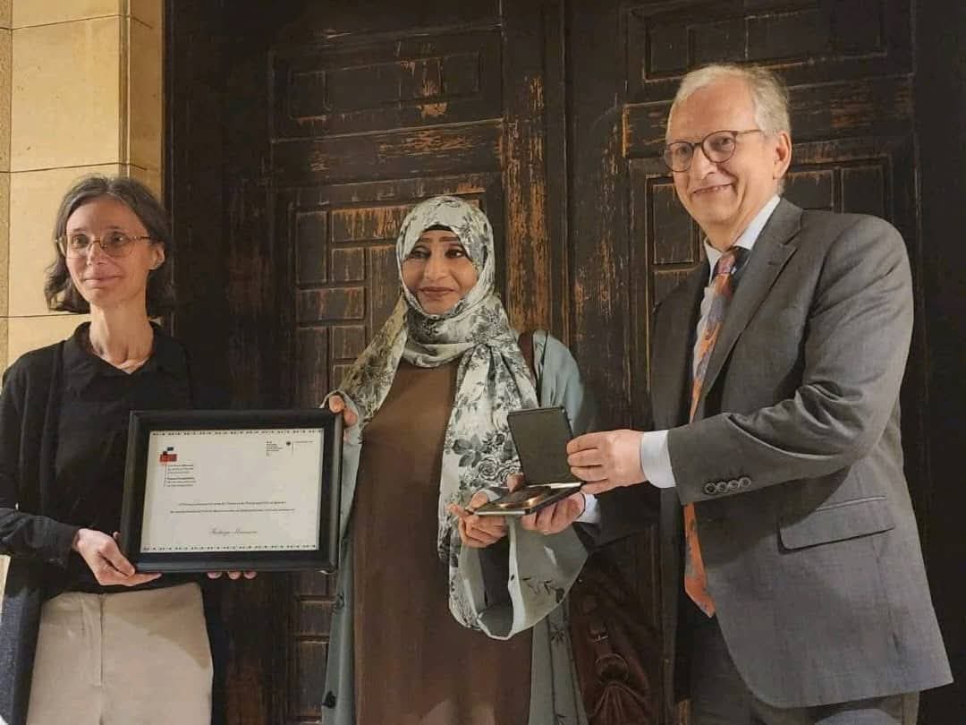 فتحية المعمري أول يمنية تحصد الجائزة الفرنسية–الألمانية لحقوق الإنسان