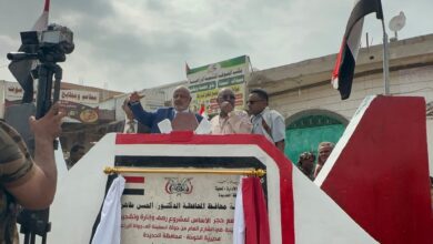 محافظ الحديدة يعلن بدء مشروع تطوير شارع جولتي السفينة –حيس