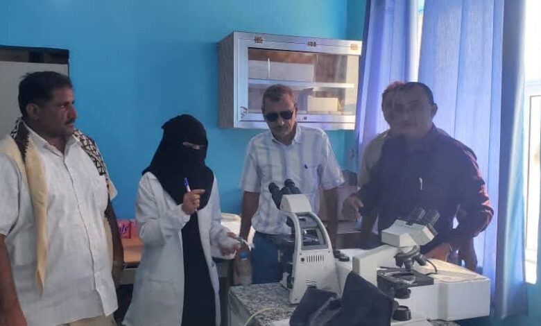 تزويد مستشفى حيس الريفي بميكروسكوب حديث لدعم تشخيص الملاريا