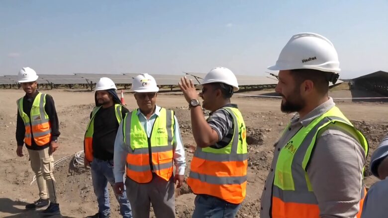 القاضي يطلع على مشروع محطتي كهرباء حيس والخوخة جنوب الحديدة