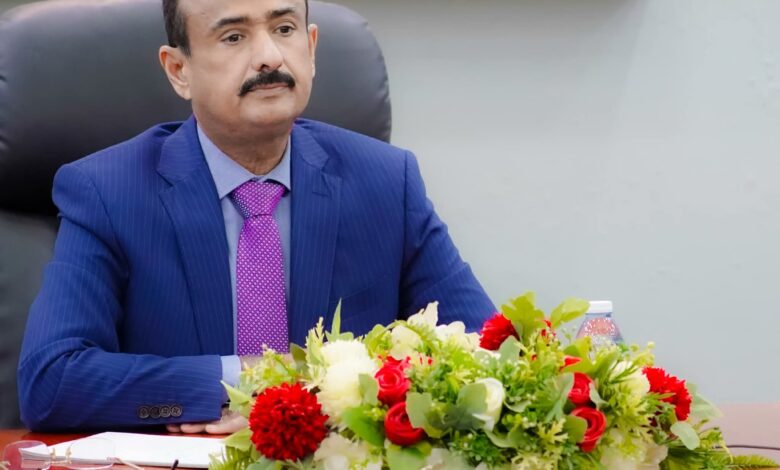 محافظ شبوة يشيد بدور المواطنين في تعزيز الأمن والاستقرار ويدعو لوحدة الصف