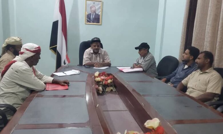مدير زراعة الحديدة يؤكد ضرورة معالجة مشكلات الري ودعم المزارعين في الخوخة