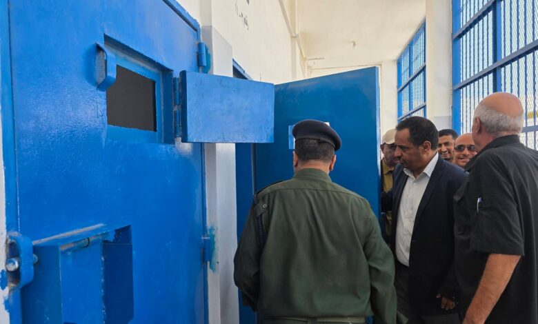 المخا.. اللجنة الوطنية تحقق في أوضاع نزلاء السجن المركزي وسجن الاحتياط 1 المخا.. اللجنة الوطنية تحقق في أوضاع نزلاء السجن المركزي وسجن الاحتياط