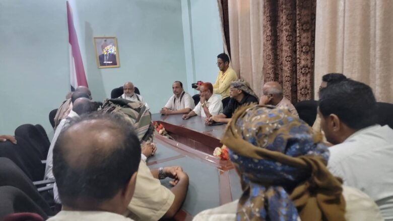محافظ الحديدة يبحث ترتيبات المشاركة في تظاهرة المخا دعماً للأشقاء وتنديداً بالاعتداءات الإيرانية