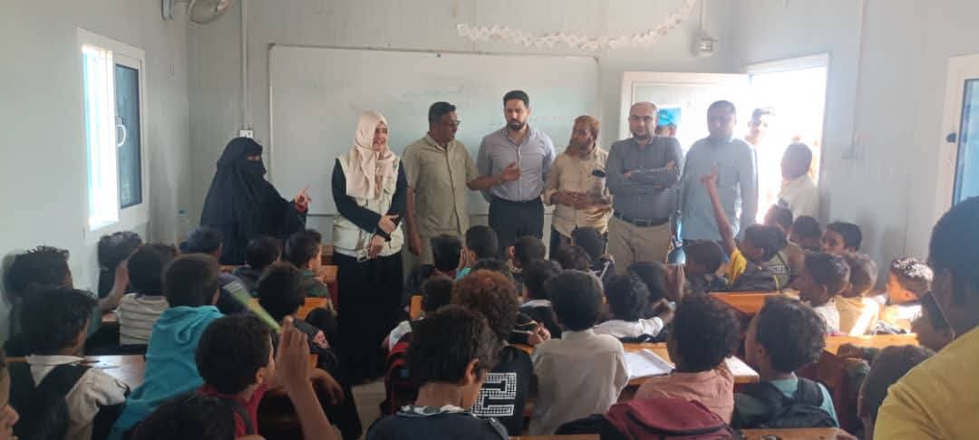 تربية الحديدة واليونيسف تتفقدان مدارس الخوخة ضمن مشروع تحسين المخرجات التعليمية للأطفال