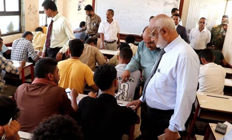 طاهر يفتتح امتحانات الفصل الثاني بجامعة الحديدة ويشدد على تهيئة الأجواء للطلاب 1 طاهر يفتتح امتحانات الفصل الثاني بجامعة الحديدة ويشدد على تهيئة الأجواء للطلاب
