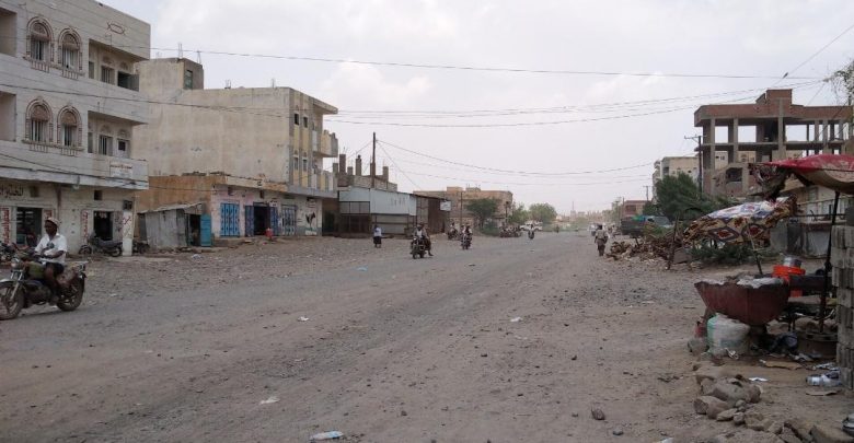 نيران حوثية إرهابية تستهدف الأحياء السكنية في حيس 1 نيران حوثية إرهابية تستهدف الأحياء السكنية في حيس