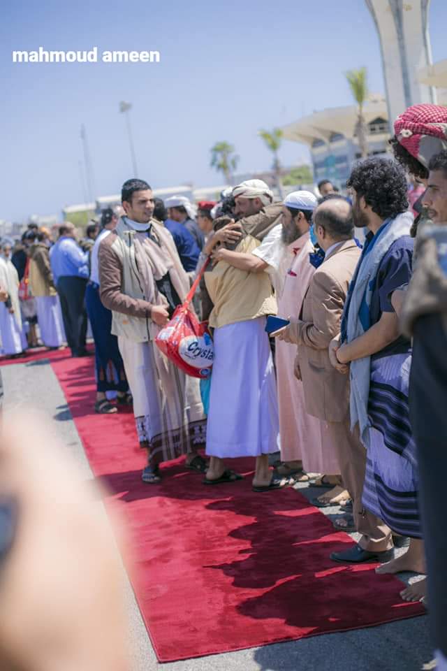 وصول أبطال القوات المشتركة المحررين من سجون الحوثي إلى عدن