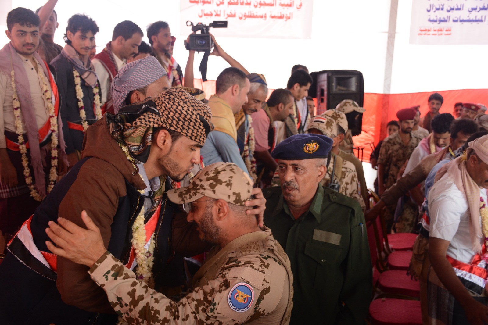 العميد طارق صالح: لن تكتمل فرحتنا إلا بنيل كافة الأسرى والمعتقلين حريتهم من سجون الكهنوت 1 العميد طارق صالح: لن تكتمل فرحتنا إلا بنيل كافة الأسرى والمعتقلين حريتهم من سجون الكهنوت