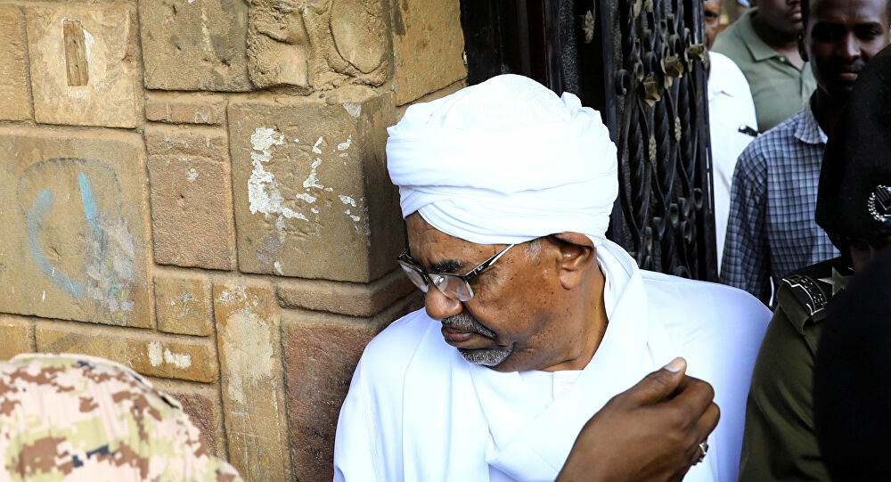تدهور حالت عمر البشير الرئيس السابق للسودان ونقله الى المستشفى 1 تدهور حالت عمر البشير الرئيس السابق للسودان ونقله الى المستشفى