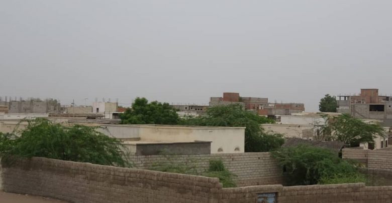 نيران حوثية إجرامية تستهدف حي الجروبة بالتحيتا 1 نيران حوثية إجرامية تستهدف حي الجروبة بالتحيتا