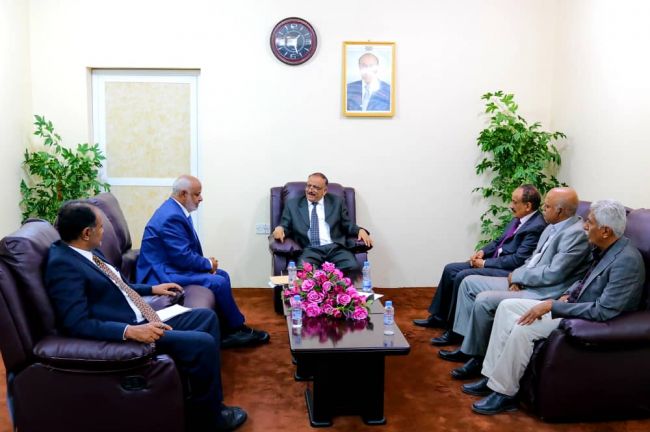 وزير النقل يؤكد على اهمية اعادة تأهيل وتشغيل ميناء الخوخة 1 وزير النقل يؤكد على اهمية اعادة تأهيل وتشغيل ميناء الخوخة