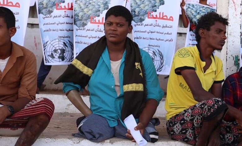 دفعة جديدة من ضحايا الالغام الحوثية في الحديدة تغادر إلى مركز الاطراف بتعز