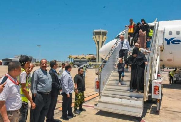 الحكومة تسير رحلات جوية لإجلاء اليمنيين العالقين في السودان
