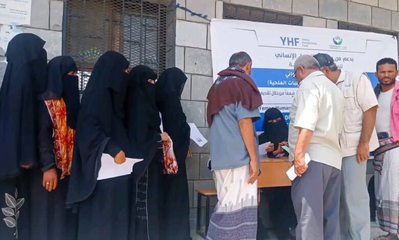 رئيس محلي حيس يدشن توزيع مدخلات الثروة الحيوانية في المديرية 1 رئيس محلي حيس يدشن توزيع مدخلات الثروة الحيوانية في المديرية