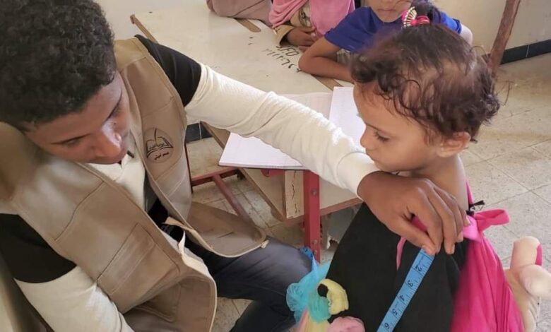 مبادرة ألف باء توزع الزي والحقيبة المدرسية في حيس 1 مبادرة ألف باء توزع الزي والحقيبة المدرسية في حيس