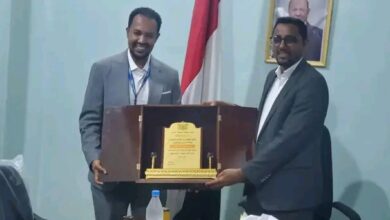 القديمي يشدد على تنفيذ المشاريع التنموية المستدامة في المياه والتعليم والصحة