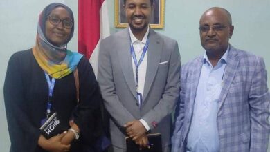 الحديدة.. عليان يكرم المدير السابق للهجرة الدولية ويستقبل المديرة الجديدة في الخوخة